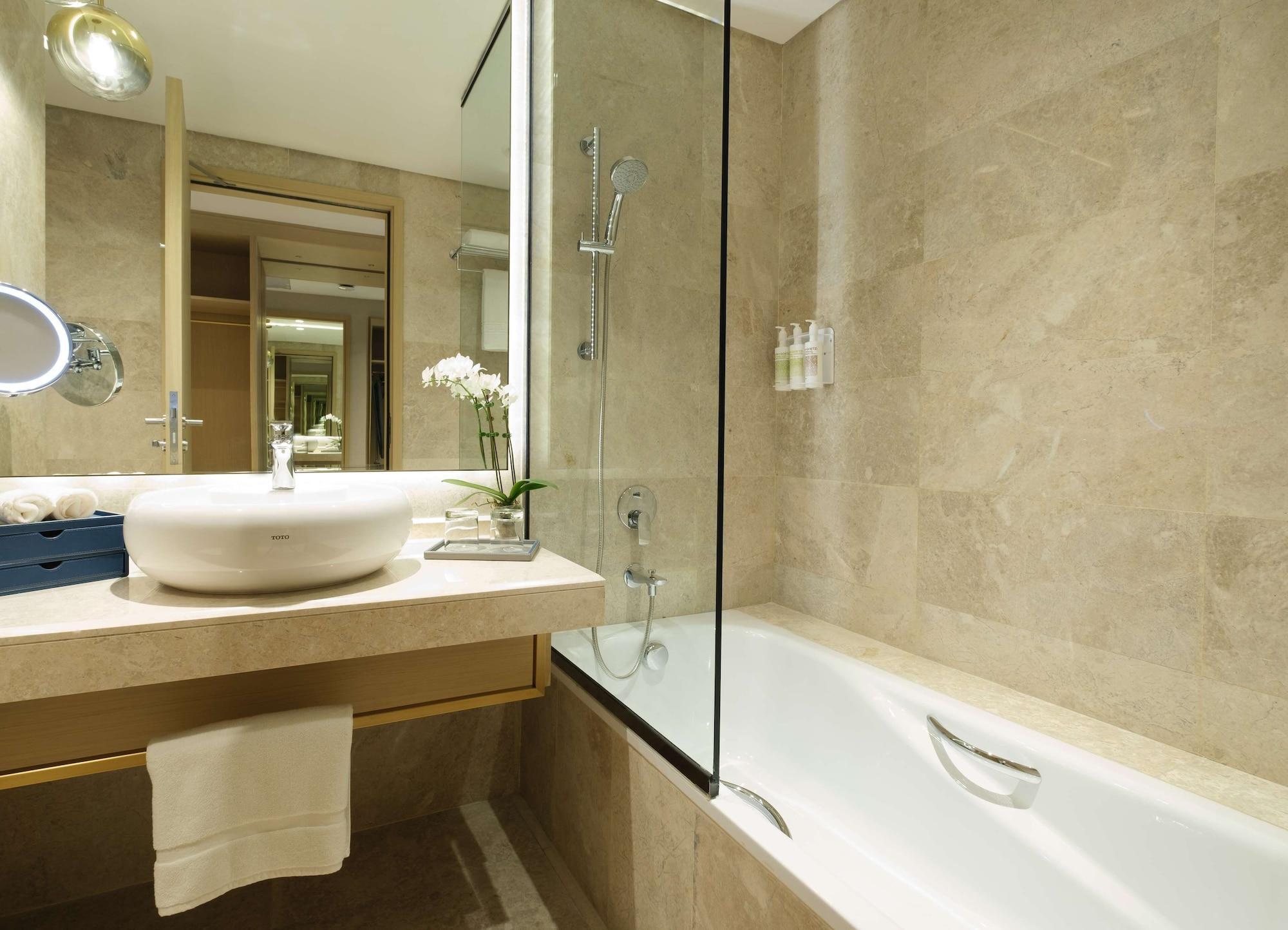 Maani Muscat Hotel & Suites Esterno foto