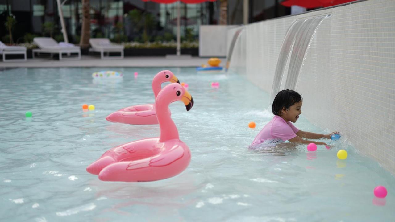 Maani Muscat Hotel & Suites Esterno foto
