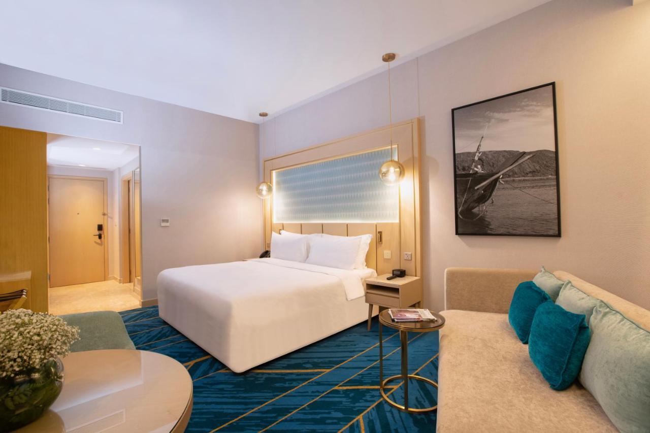 Maani Muscat Hotel & Suites Esterno foto