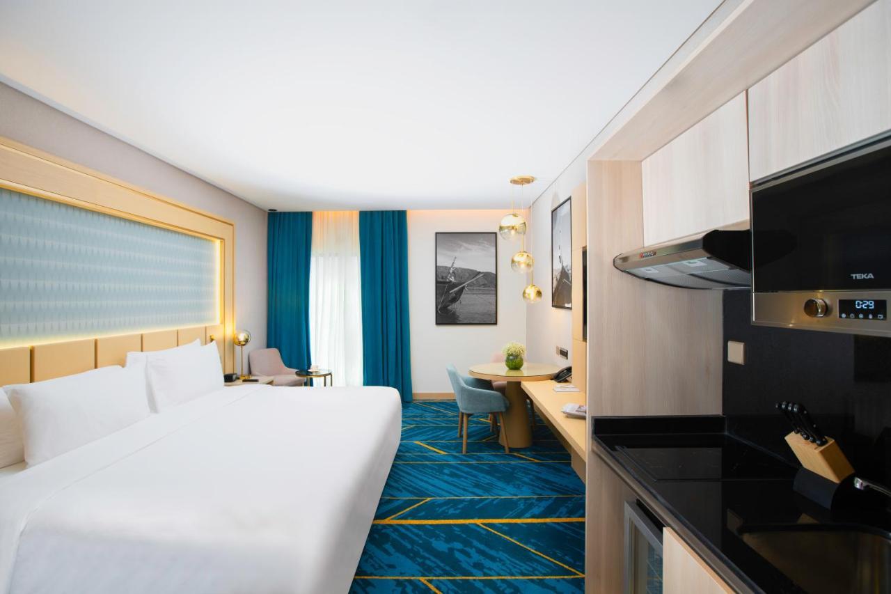 Maani Muscat Hotel & Suites Esterno foto