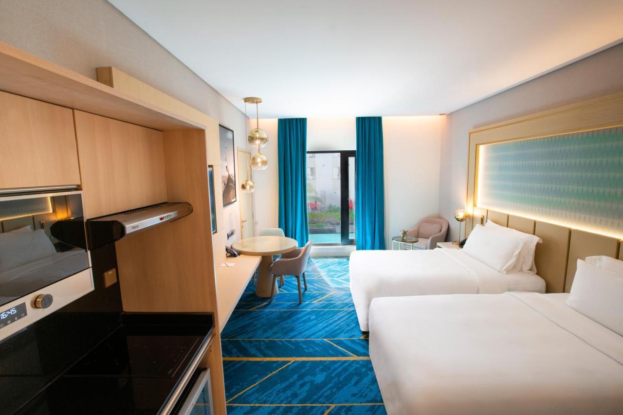 Maani Muscat Hotel & Suites Esterno foto