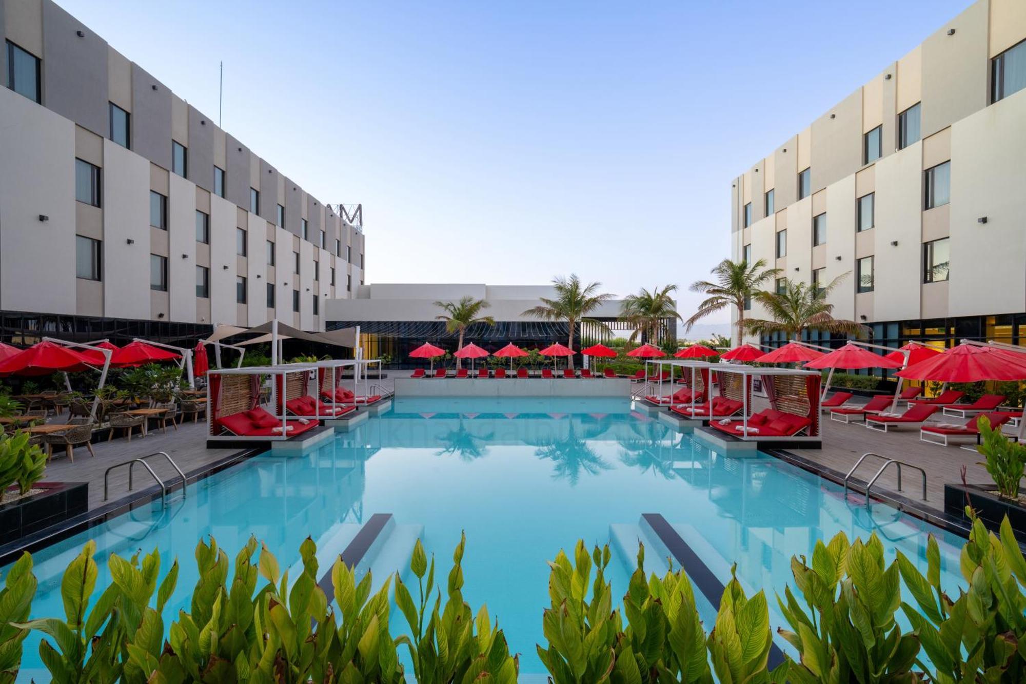Maani Muscat Hotel & Suites Esterno foto